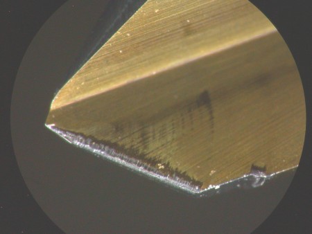 Microscópio - Broca canhão com detalhe para o desgaste